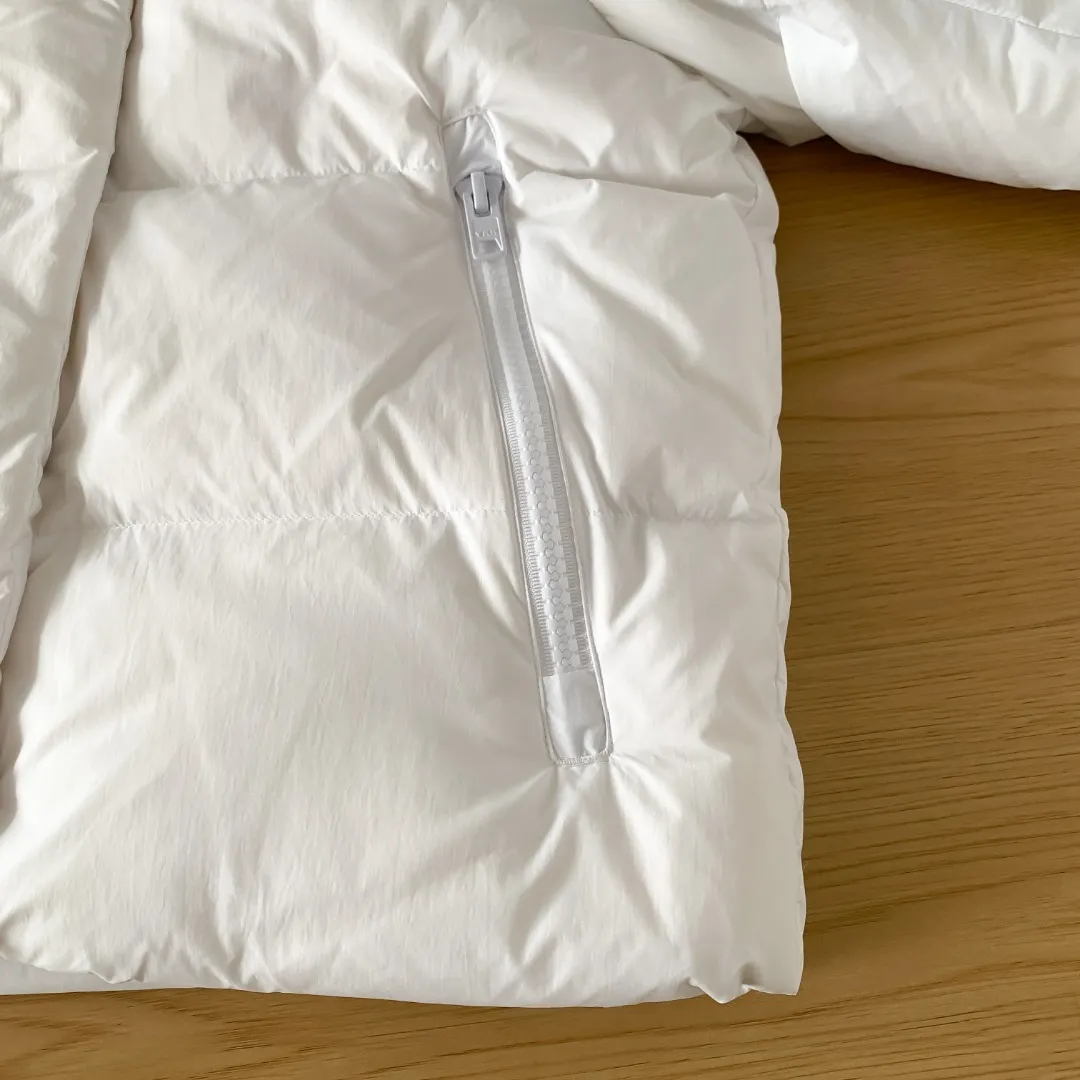 [Beichen White] Style number: Y 109 𝘾𝘼𝙉𝘼𝘿𝘼 𝙂𝙊𝙊𝙎𝙀/Canada Goose 2602LB 1 Capsule Series Macaron Parka Size: XS S M L XL Down: National standard 80% white duck down, light weight and strong warmth retention. Fabric: Made of soft Endura Luxe fabric and CORDURA imported from Du Pont Company of the United States, which enhances the durability of easy-to-wear parts, is lightweight and durable; the inner liner is made of T anti-velvet gallbladder, which is comfortable, soft and non-velveting.